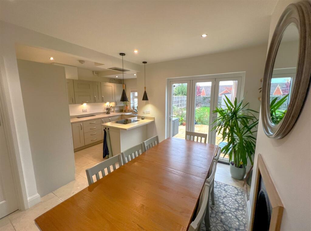 Dining Kitchen A.JPG