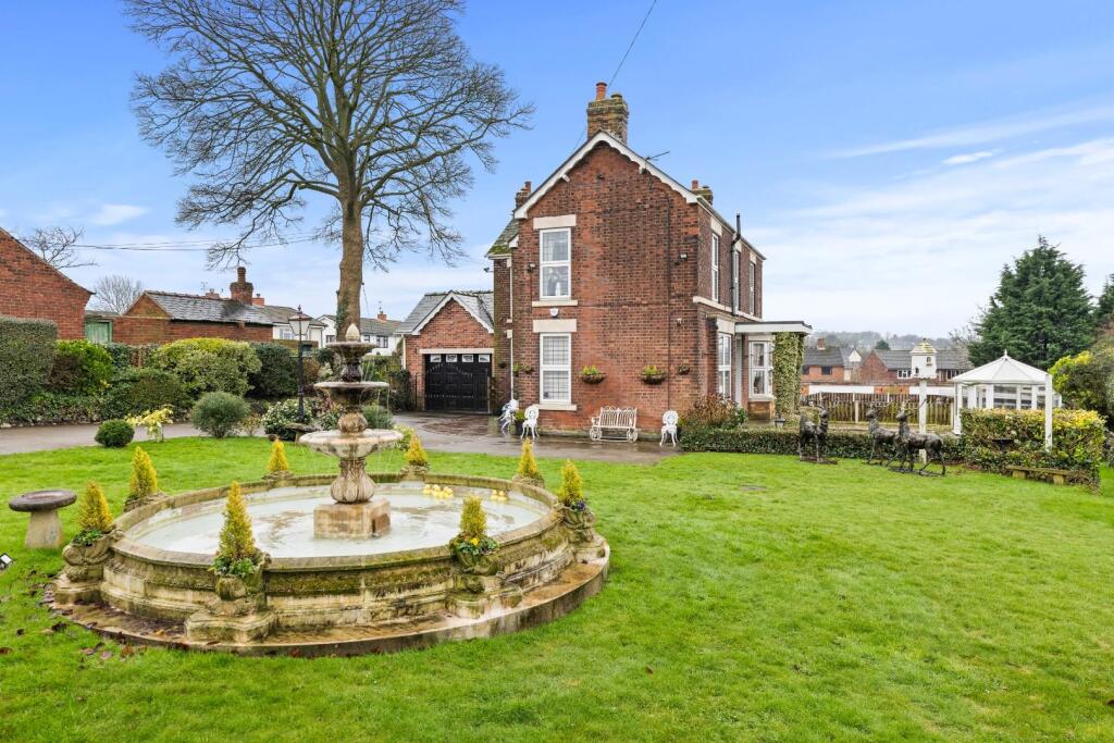 FRONT GARDEN 04.jpg