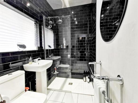 en-suite shower room