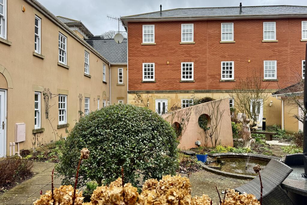 Shared Courtyard Garden