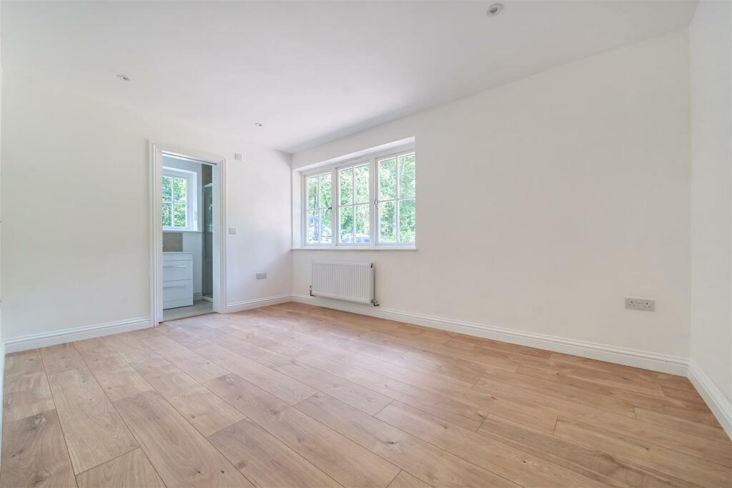 Guest bedroom and en suite.jpg