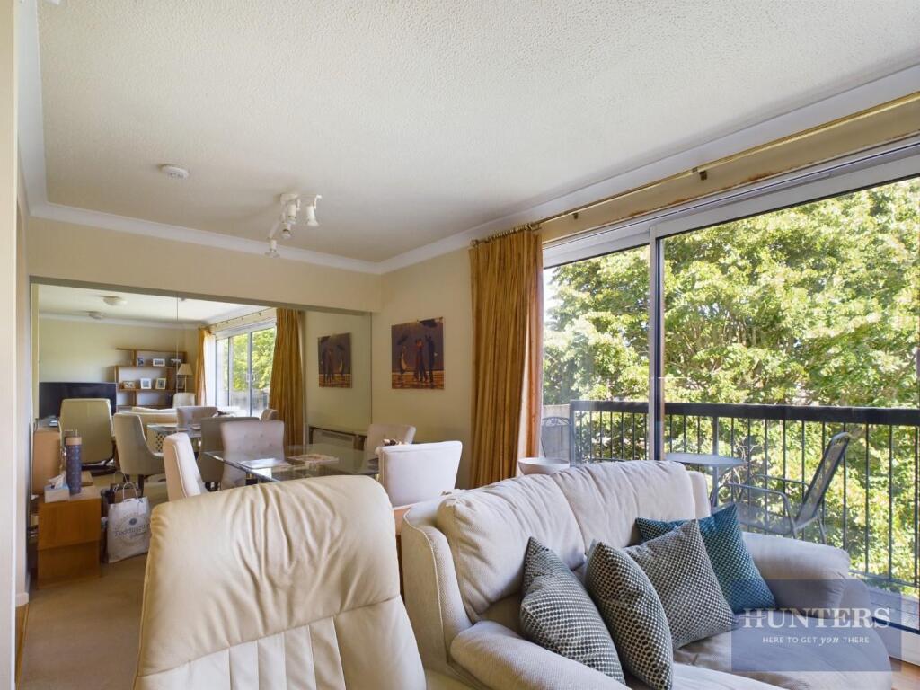 Living room 2.jpg