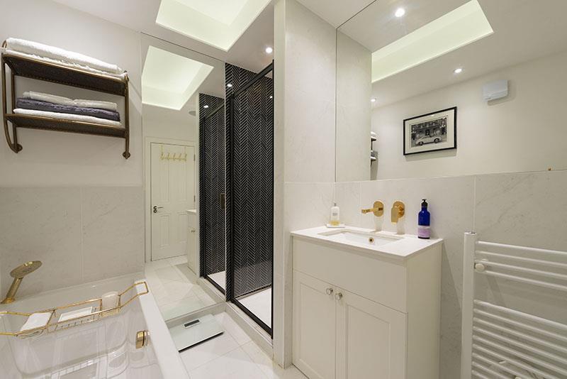101 15 portman square 369854 bath2_RGB_800px.jpg