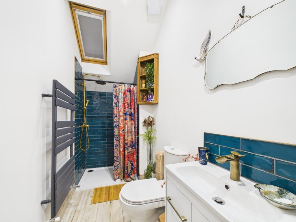 CAM02093G0-PR0053-STILL036