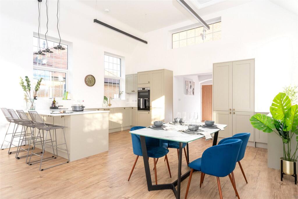 Kitchen/Dining Area