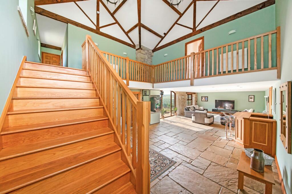 GALLERIED FIRST FLOOR LANDING