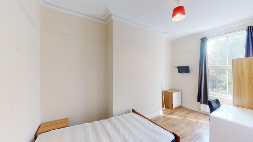 A bright and spacious double bedroom, perfect f...