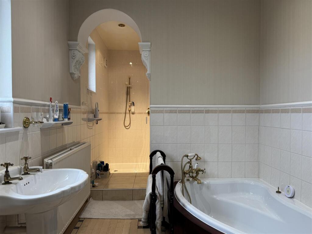 09 BATHROOM_0292.jpg