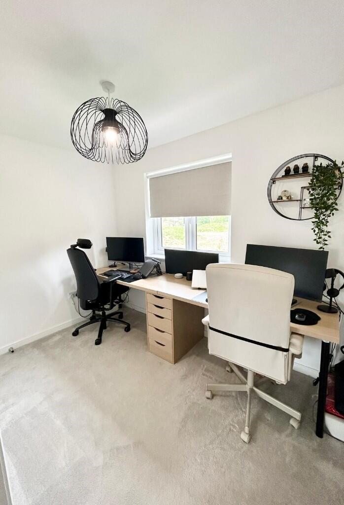Bed4/office/study
