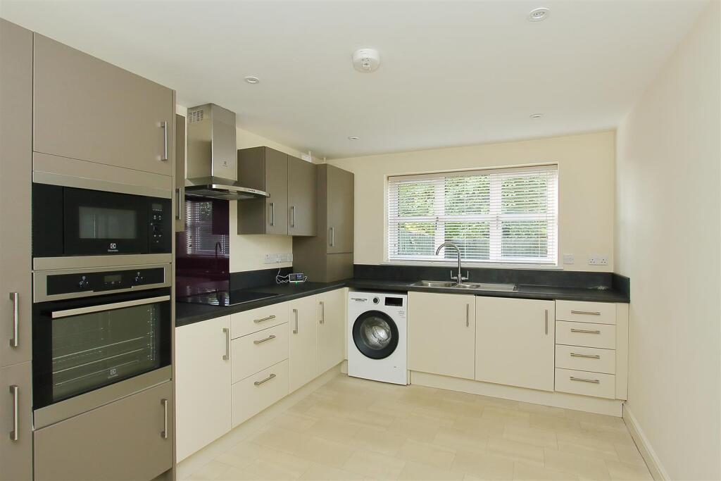 2 ivors court PH24.jpg