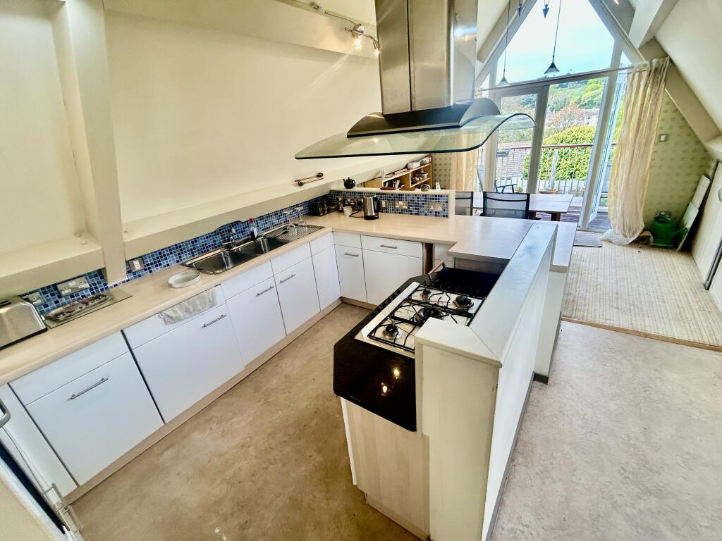 Kitchen / Dining Area