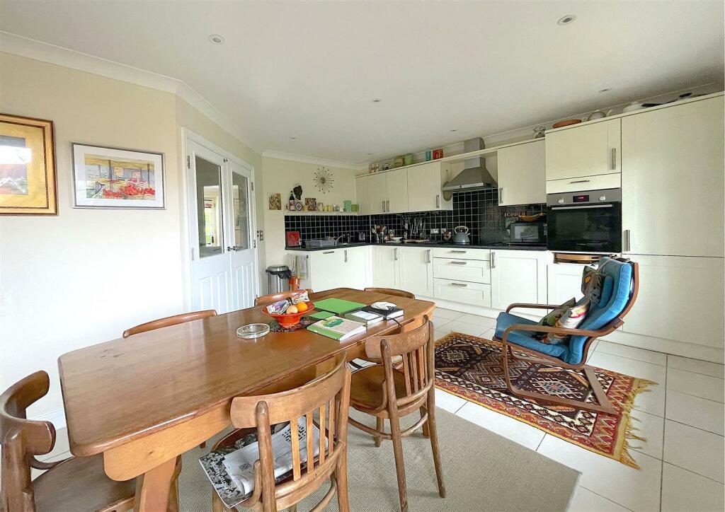 kitchen dining 4.jpg