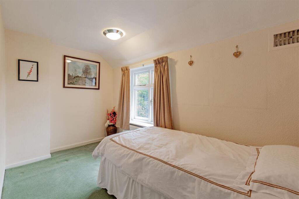 Bedroom 5-1.jpg