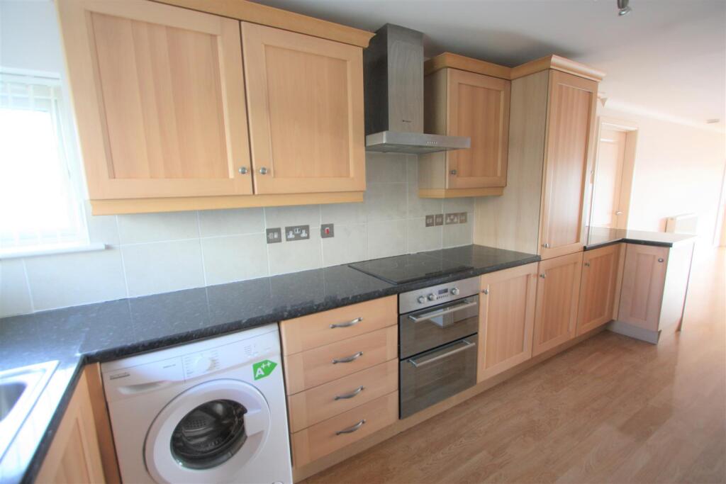 14 Longshore Apartments Kitchen