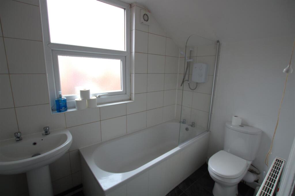Bathroom 95 Victoria .jpg