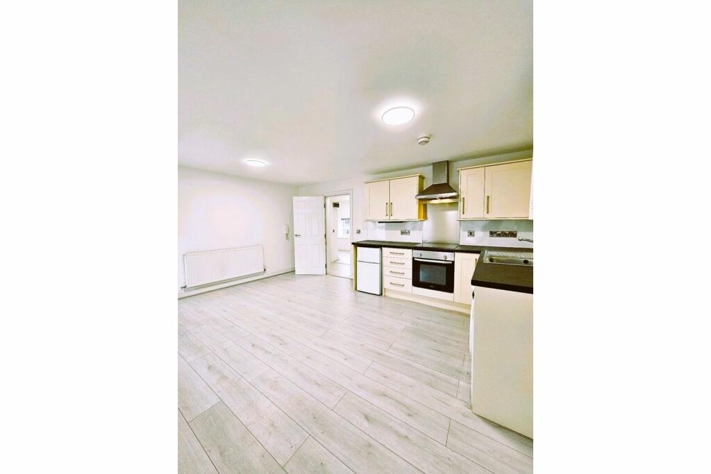 Lounge / Kitchen