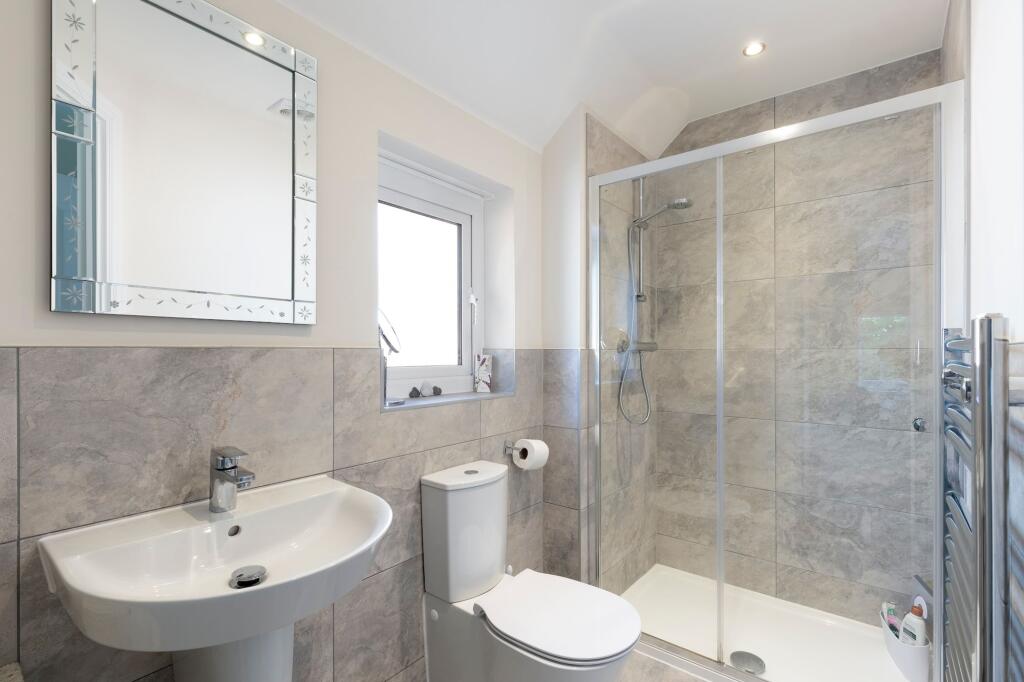En-suite shower
