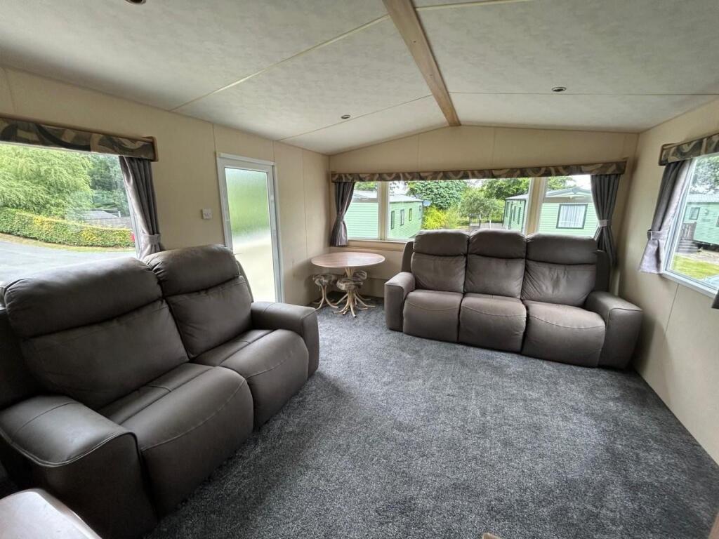 Living Room 2.jpg