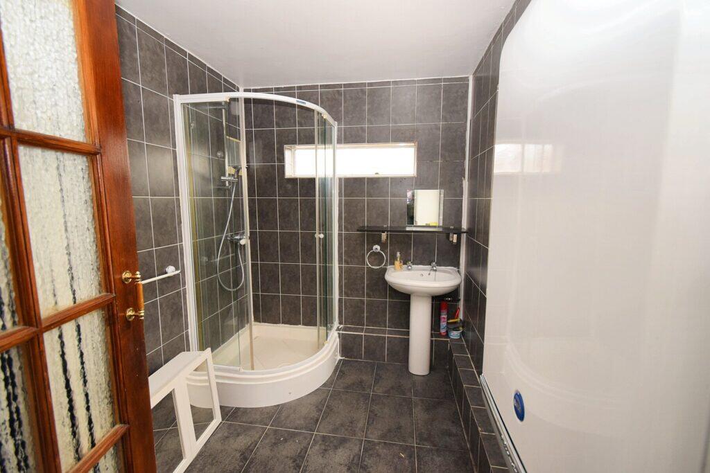 Abbey Street-Shower Room
