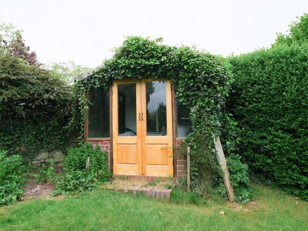 SUMMERHOUSE