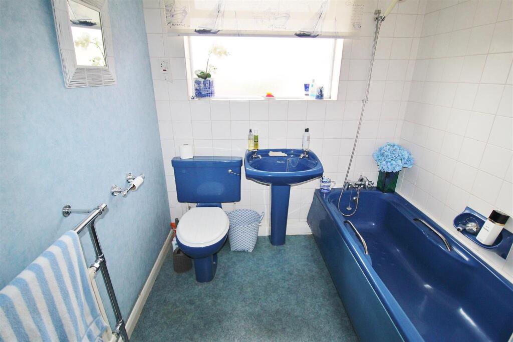 Bathroom.JPG