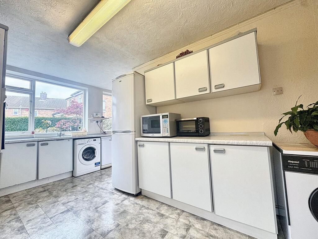 Kitchen/ Breakfast Room
