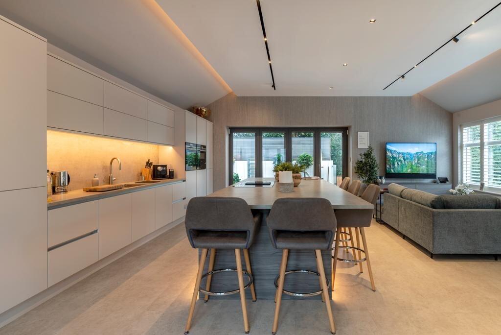 Kitchen / Dining / S