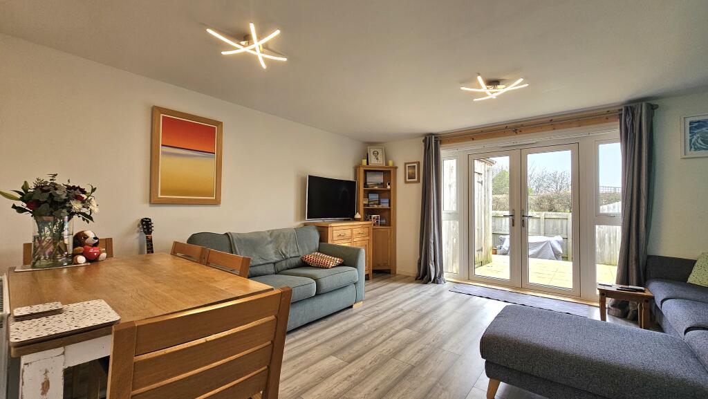 Lounge / Dining area