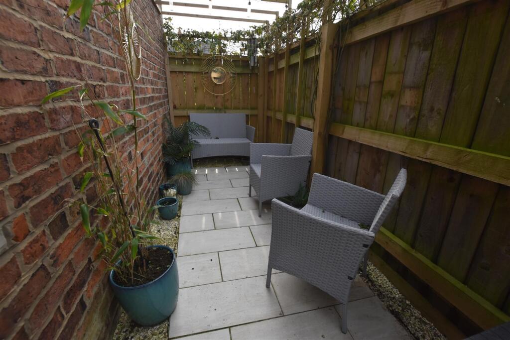 Side Courtyard Area.JPG
