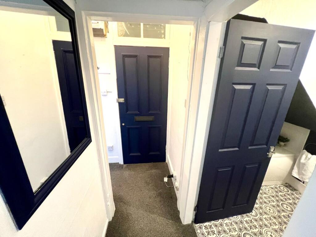 Hallway (L-Shaped)