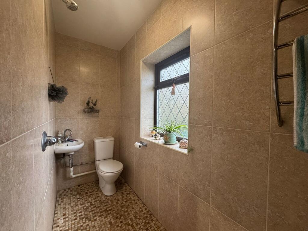 G/floor Shower room