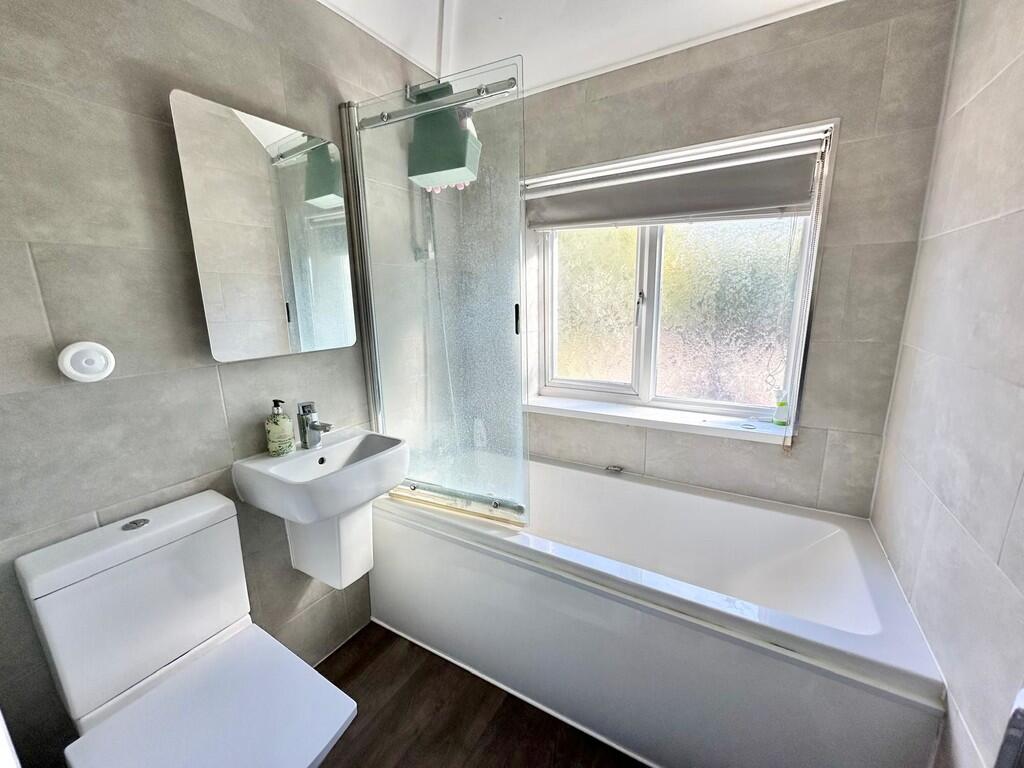 IMG-20251006-WA00...