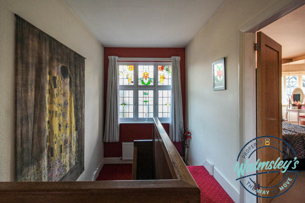 Spacious &amp; impressive landing