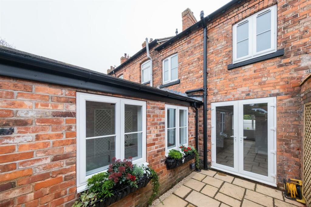 2 Coronation Terrace-037.jpg