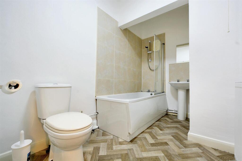 Flat 1_Bathroom.jpeg