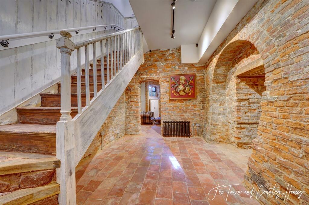 Elizabethan Suite (20).jpg