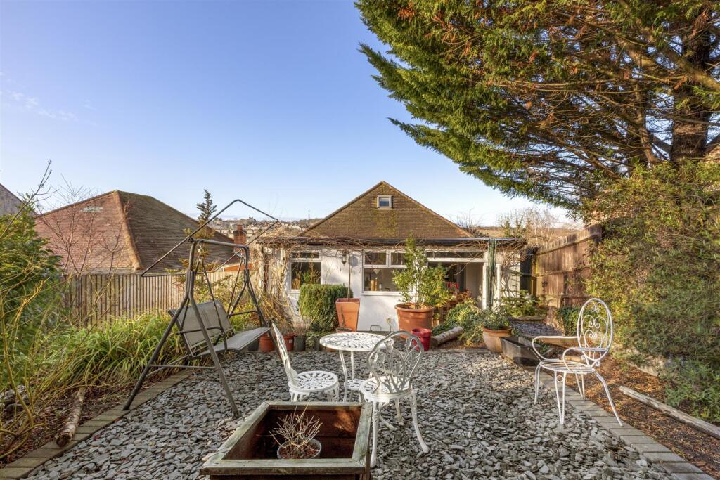 36 Coningsby Rd, HP13 5NY-12.jpg