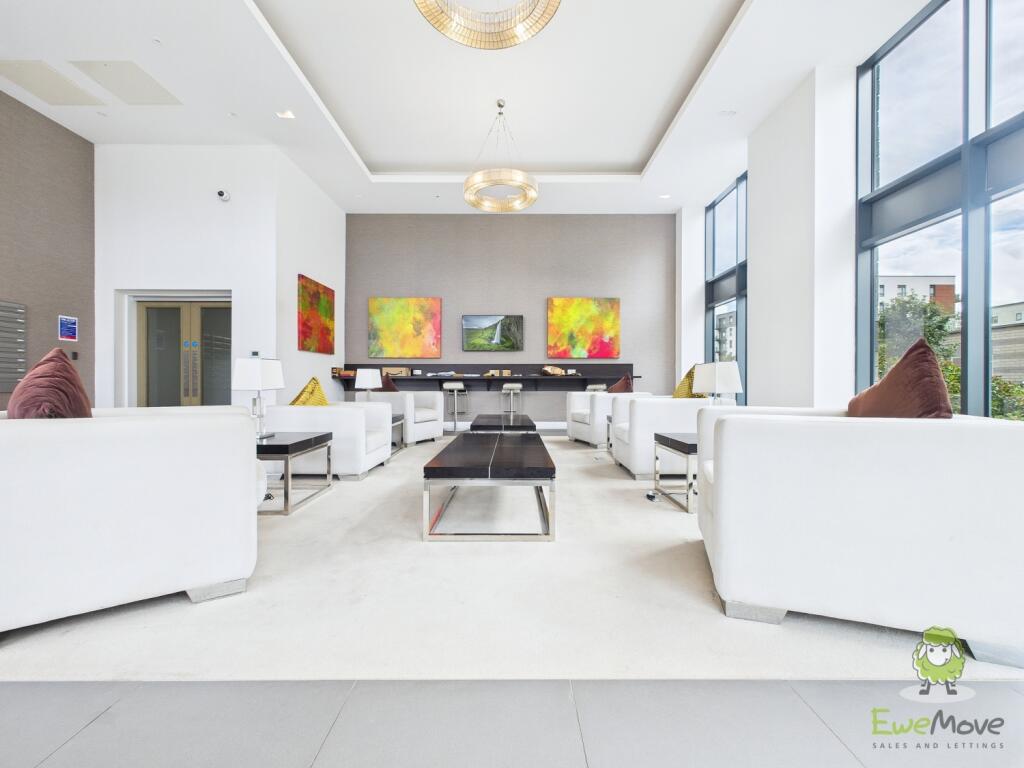 CAM01543G0-PR0154-STILL027