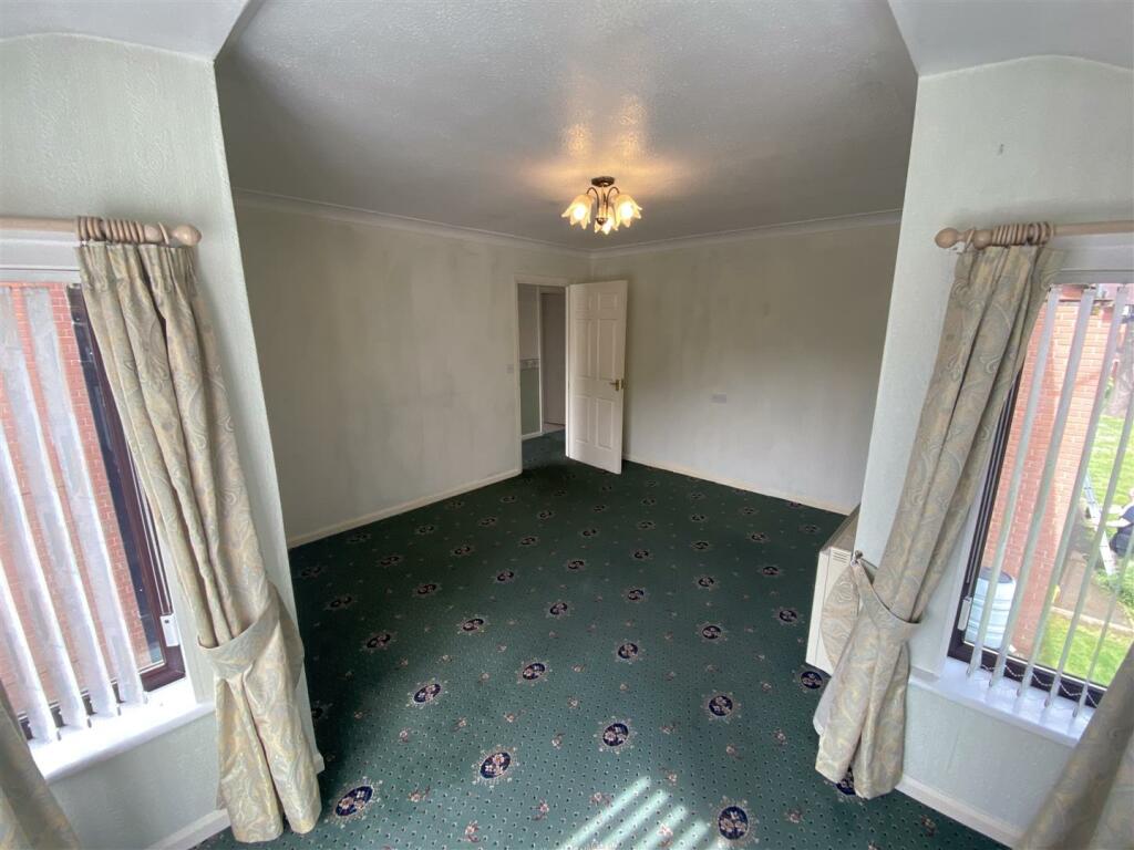 lounge1.JPG