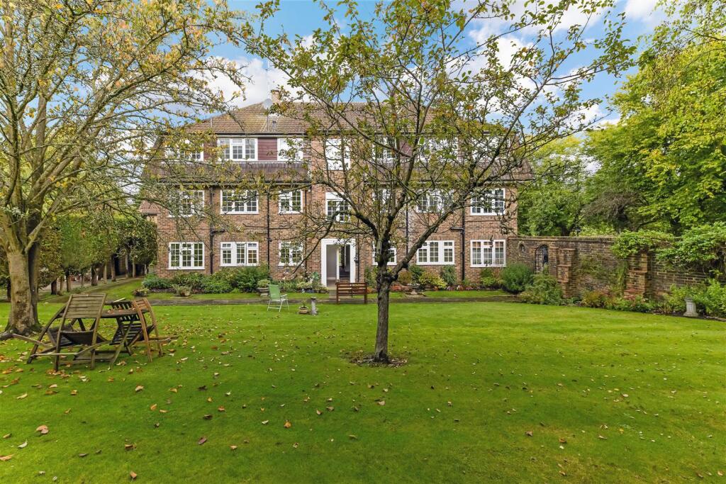 DOWNS LODGE COURT (12).jpg