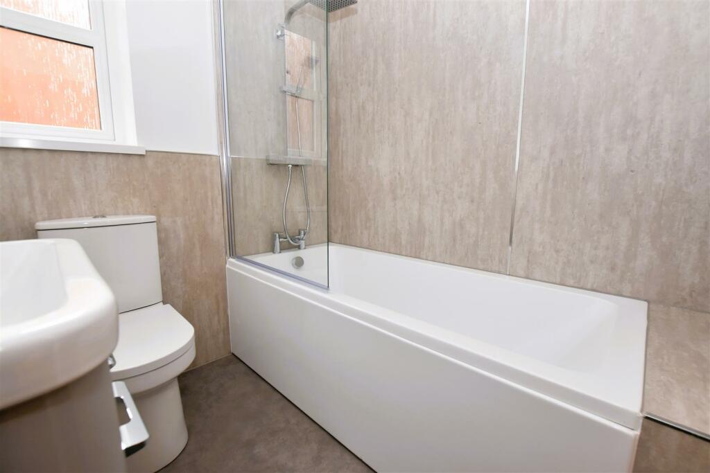Bathroom.JPG