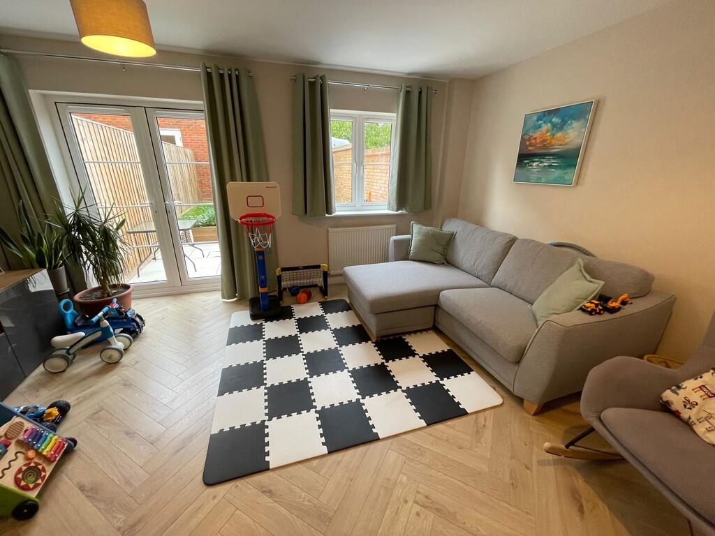 Lounge/dining roo...