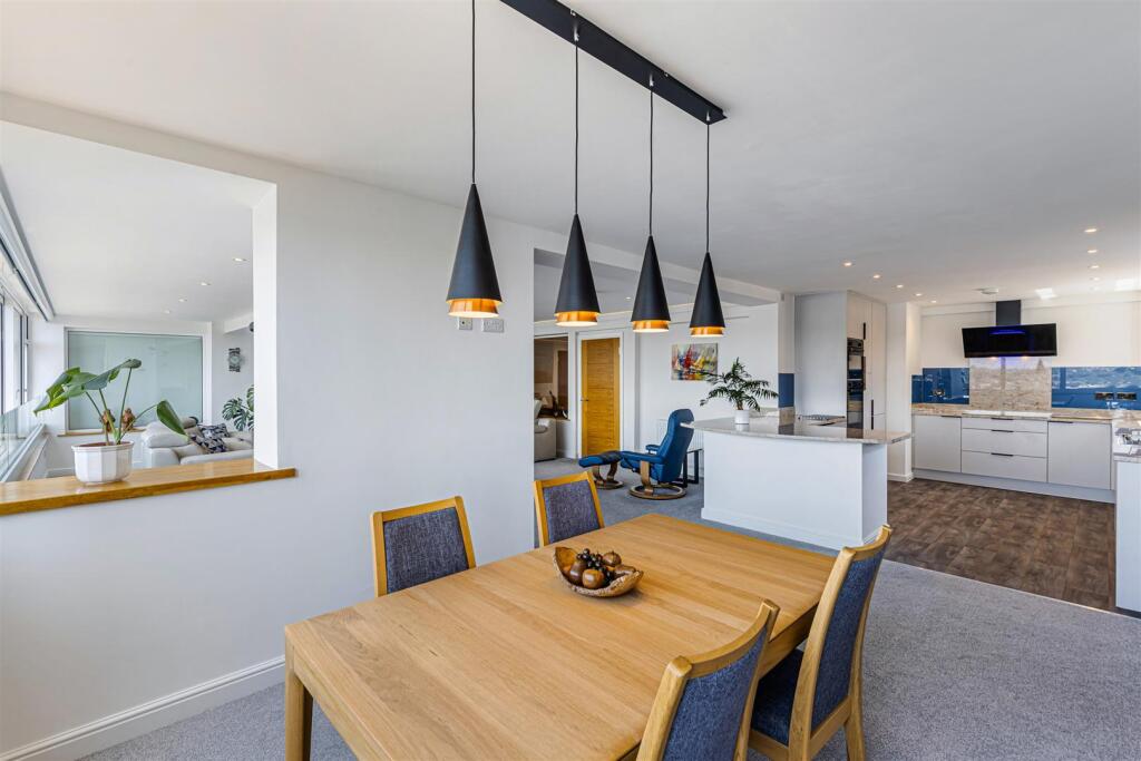 A08 - B5 Shirley Towers Vane Hill Road - 250714.jp