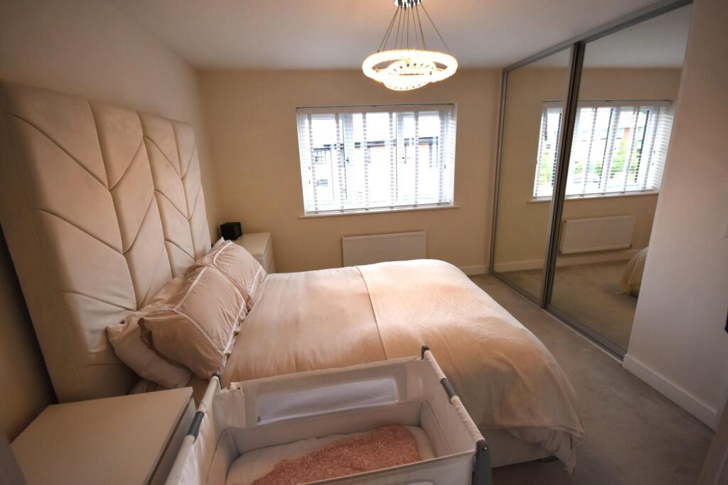 MAIN BEDROOM