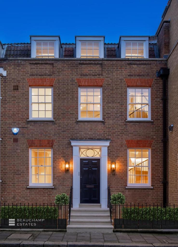 16 Little Chester Street