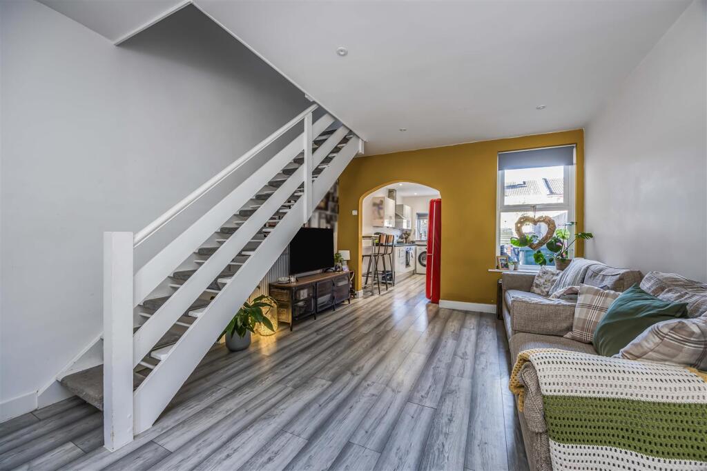 28 Liverpool Road, Portsmouth-Small-PorticoMarketi