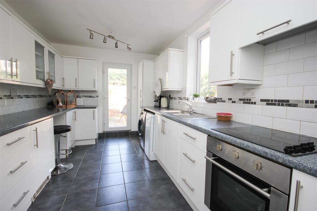 kitchen 1.JPG