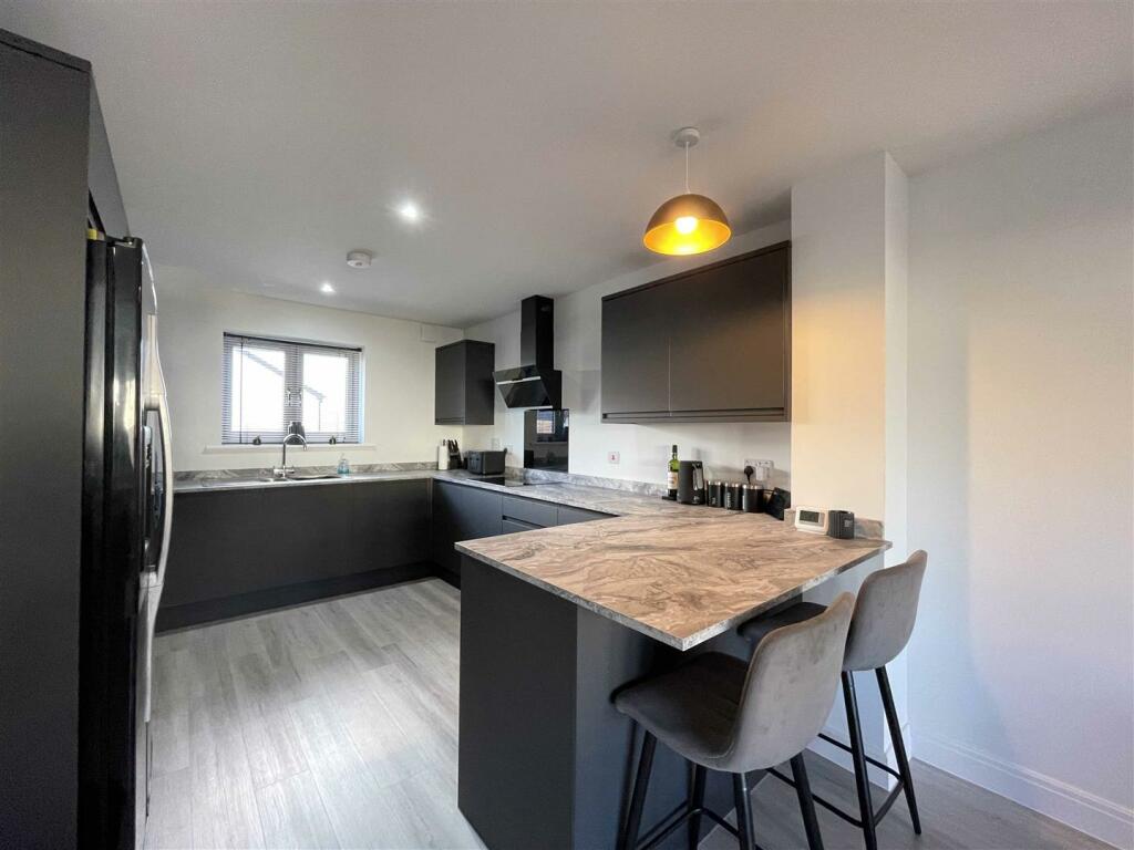 Lilford Gardens 20a - Kitchen 2.jpg