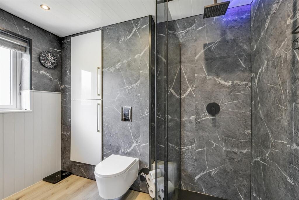 Shower Room_1.jpeg