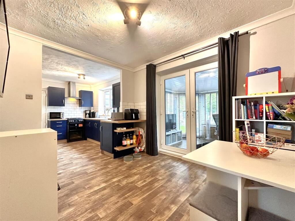 OPEN-PLAN Dining Kitchen 649